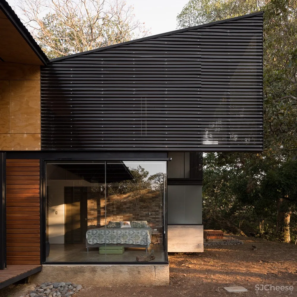 Arkosis：传统房屋改造实用住宅 La Garita House