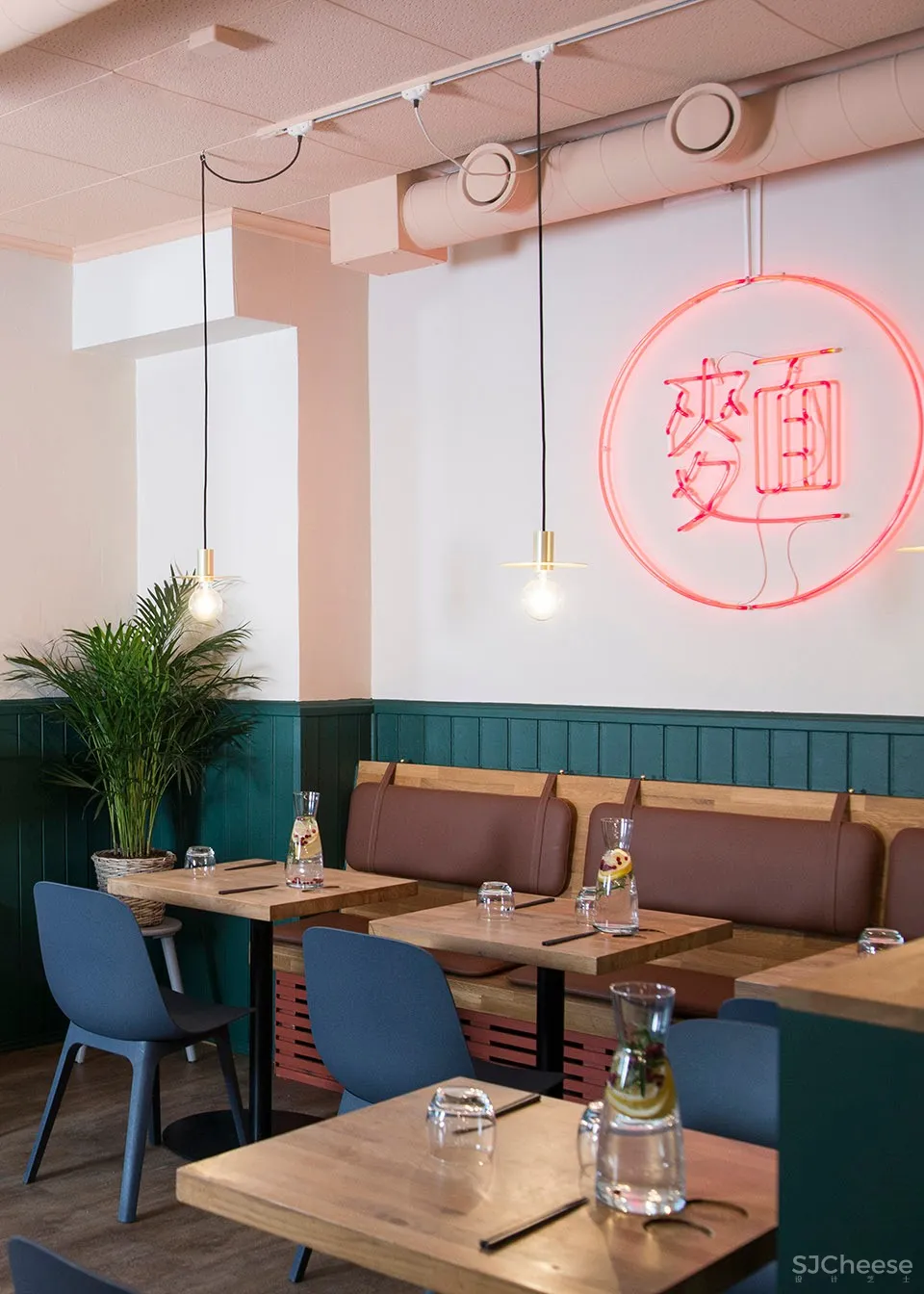 Noodle Story面馆,赫尔辛基 / Yatofu Creatives