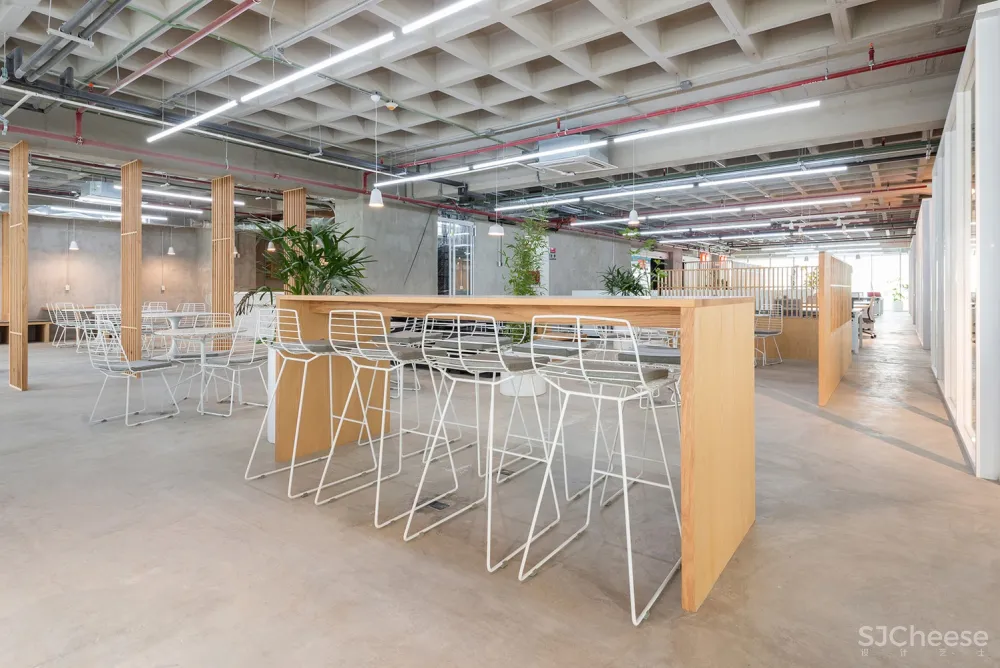 名创优品墨西哥办公空间 / Grupo Lateral Arquitectura y Construcción