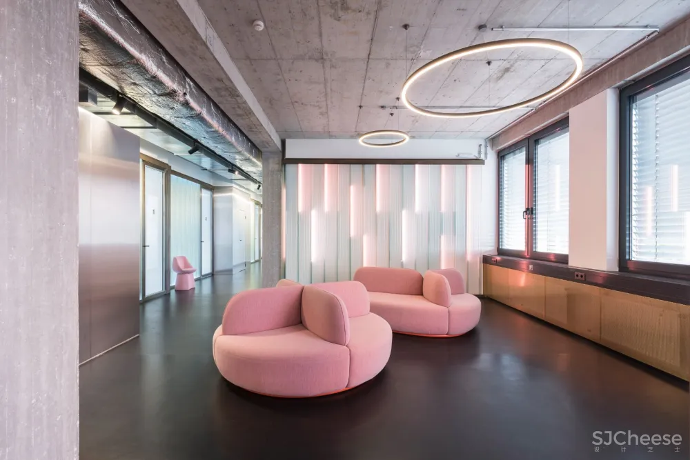 首发 | Berghain designers Studio Karhard:都市概念酷吧牙科诊所