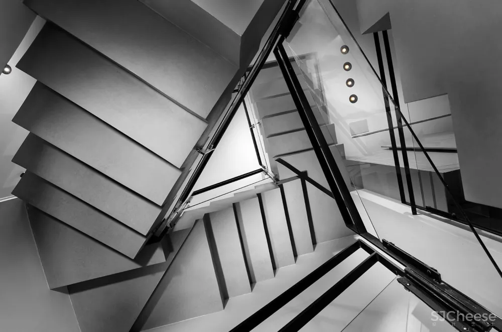 与0932相媲美的设计师丨只做简约纯粹的设计