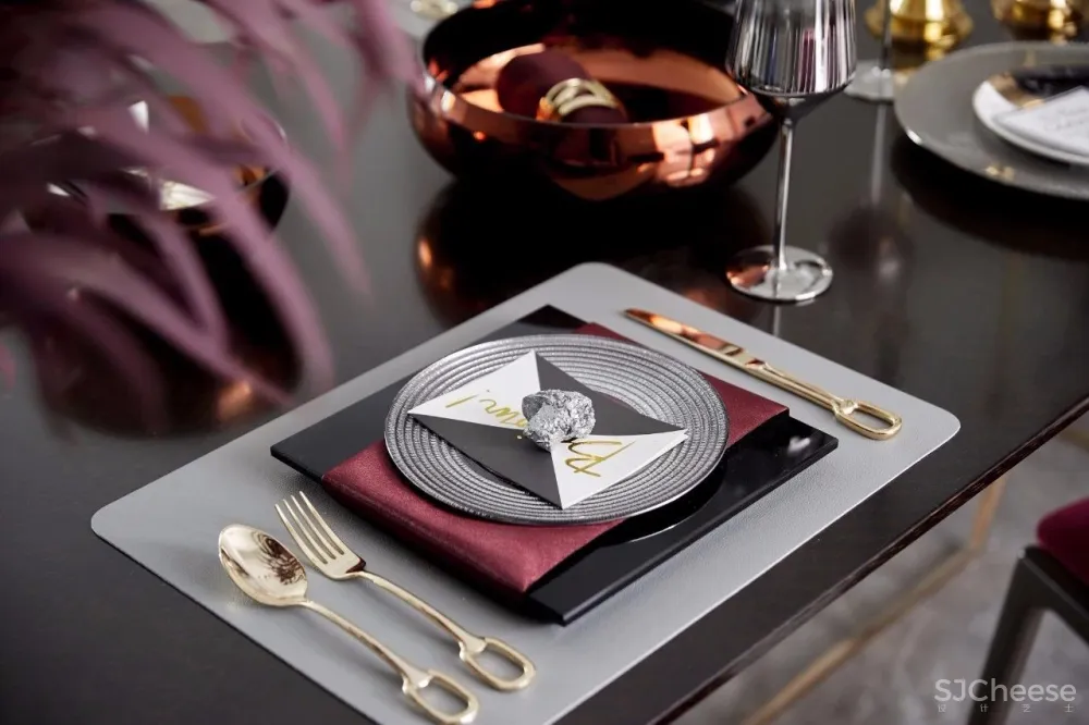 ‘’红梨色‘’点缀的奢丽雅致样板房丨这是一场以取悦自我为主题的视觉盛宴