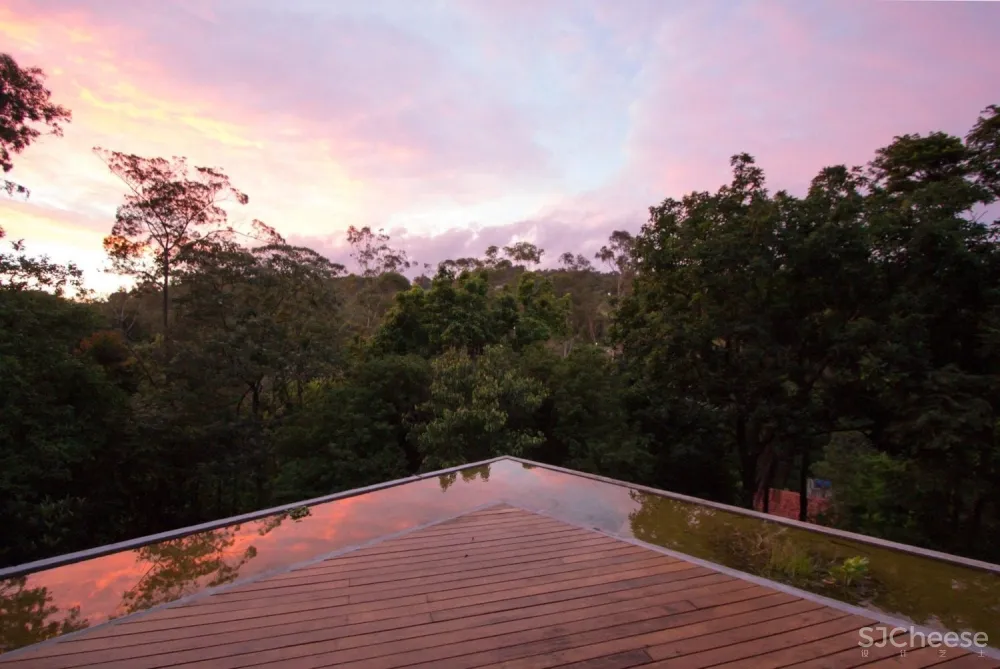 首发 | ATELIER BRANCO:隐匿在绿色森林之中的巴西图书馆