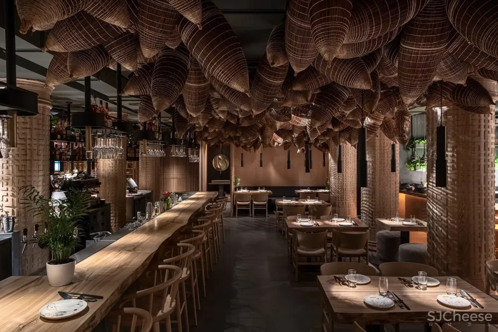 这4个主题餐厅丨天花板设计的太夸张了