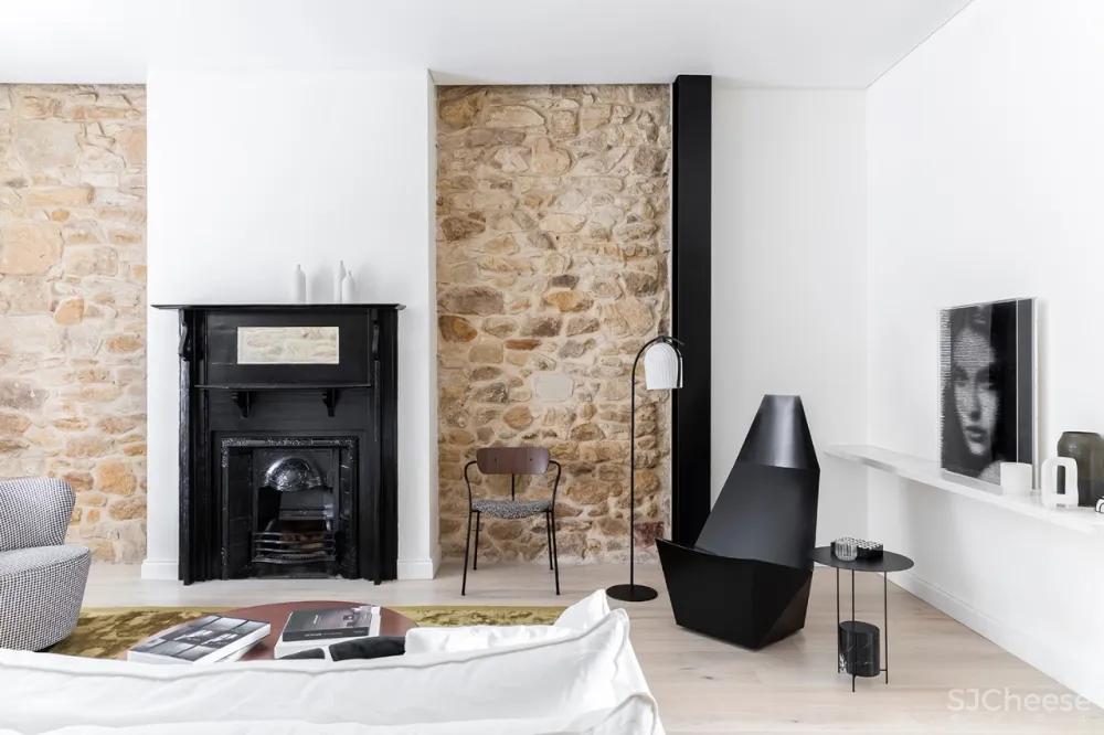 老房改造,留一面石头墙丨让家里更美