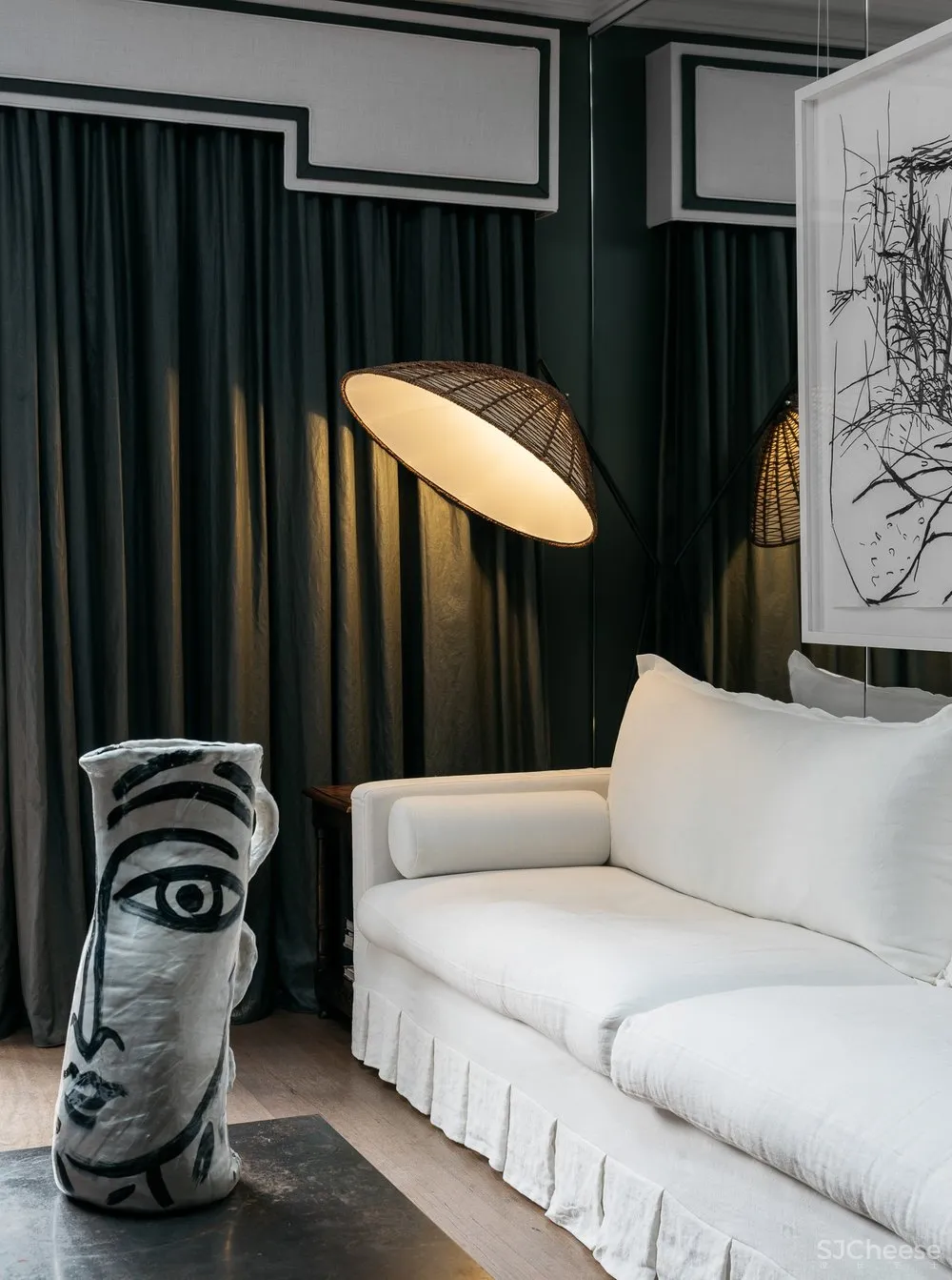 Phoebe Nicol | 精致现代风外壳下的欧洲经典