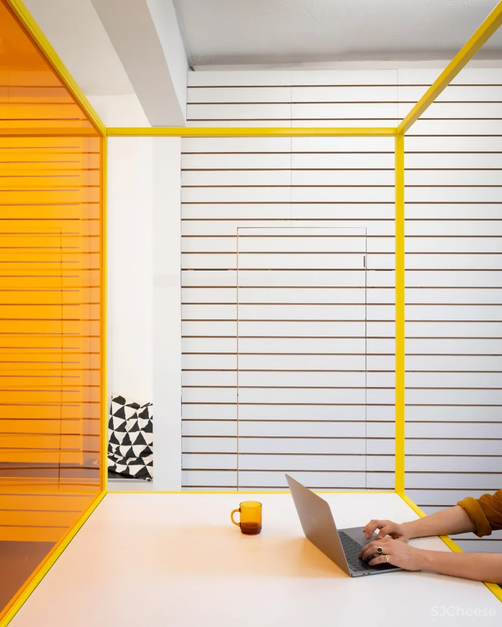 艺术品取代镜子，伦敦DKUK美发沙龙 Sam Jacob Studio