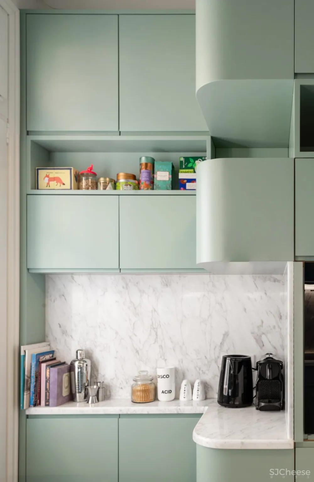 黑框隔断+水磨石丨新古典也可以这么玩