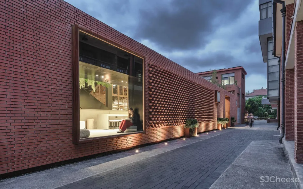 在记忆与希望之间-华东师范大学丽娃河畔书吧修缮，上海 / 上海日清建筑设计有限公司