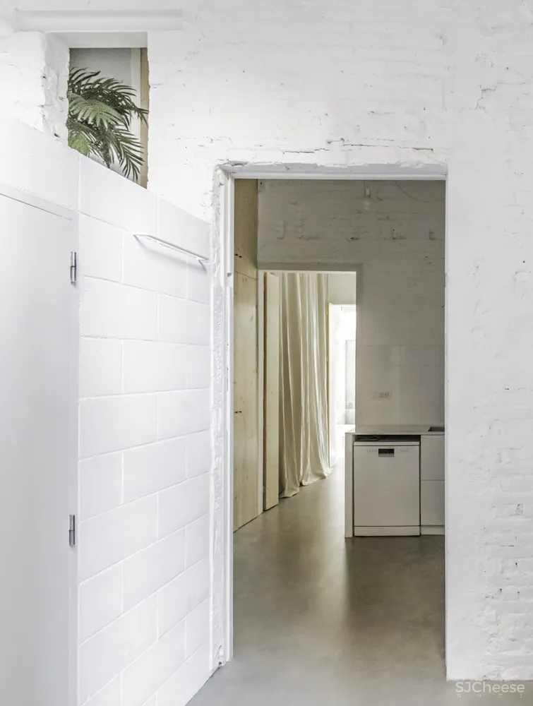 西班牙一间90平米纯白单层房屋改造