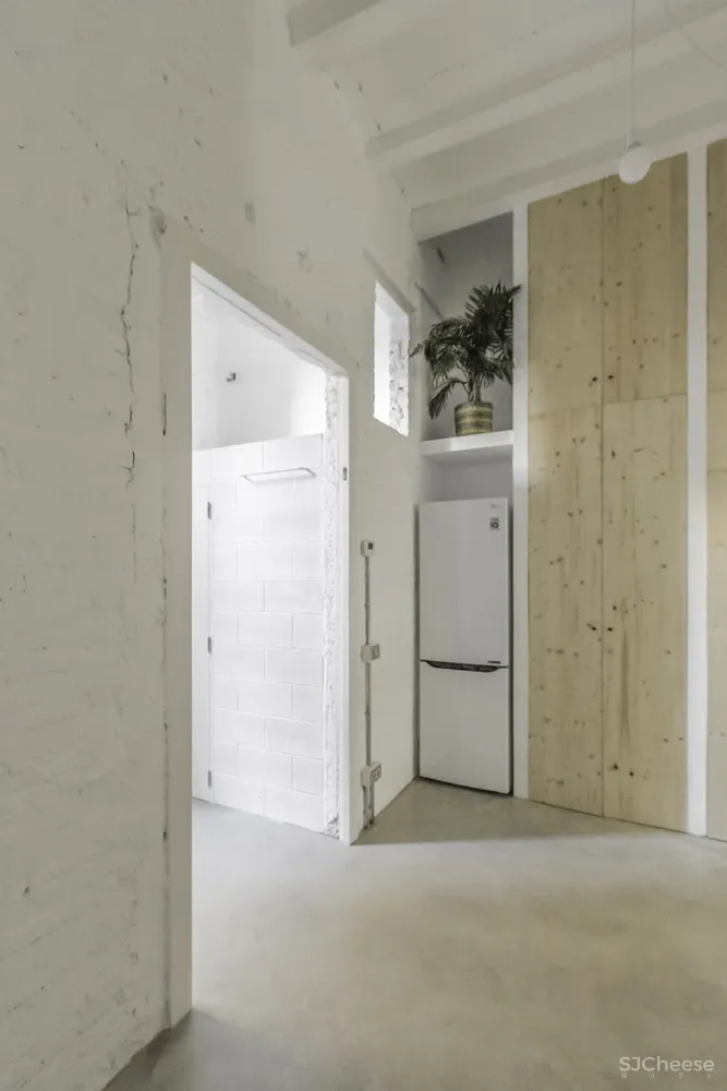 西班牙一间90平米纯白单层房屋改造