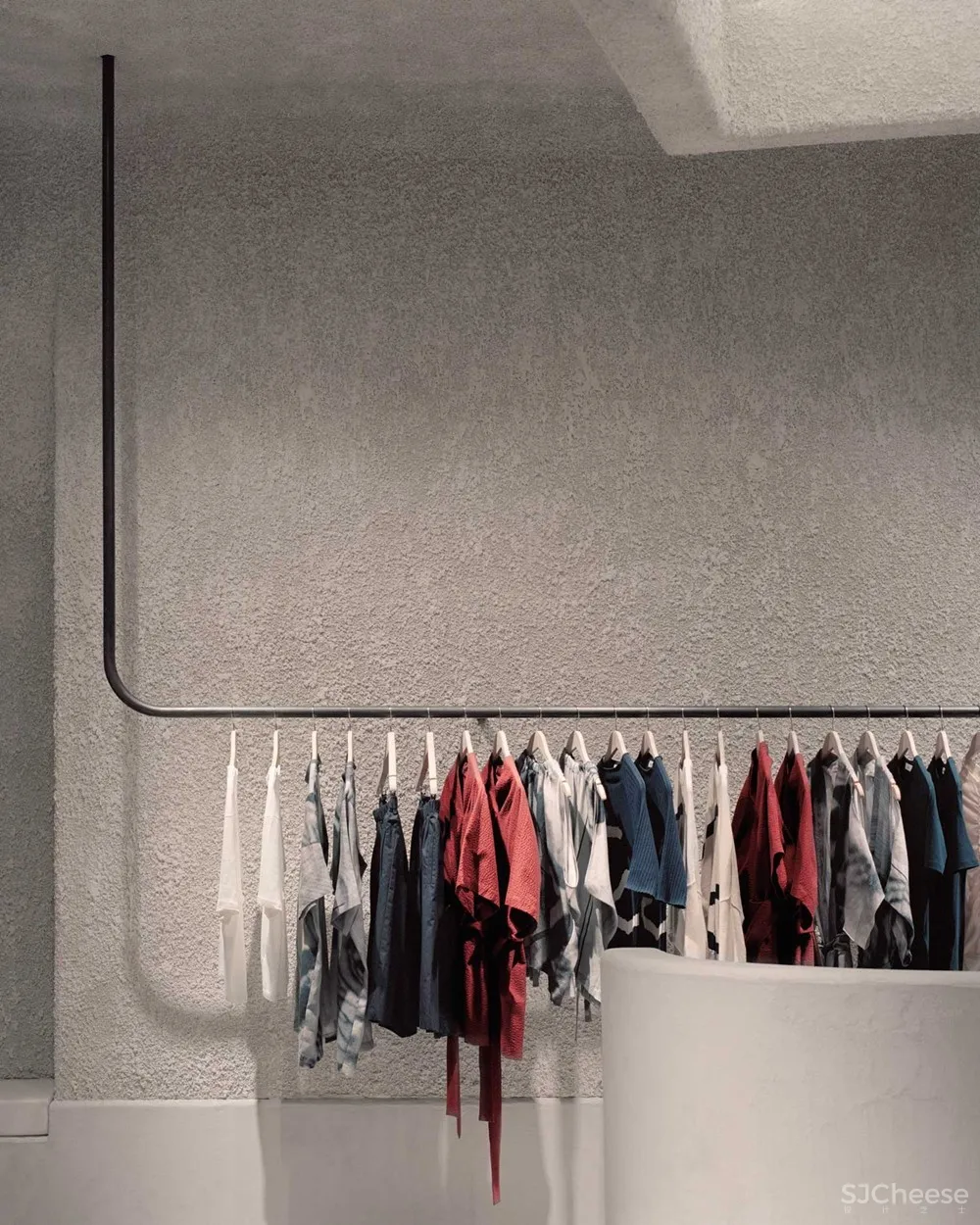 不走寻常路！这家服装店用粗糙混凝土打造高级文艺范 Studio Goss