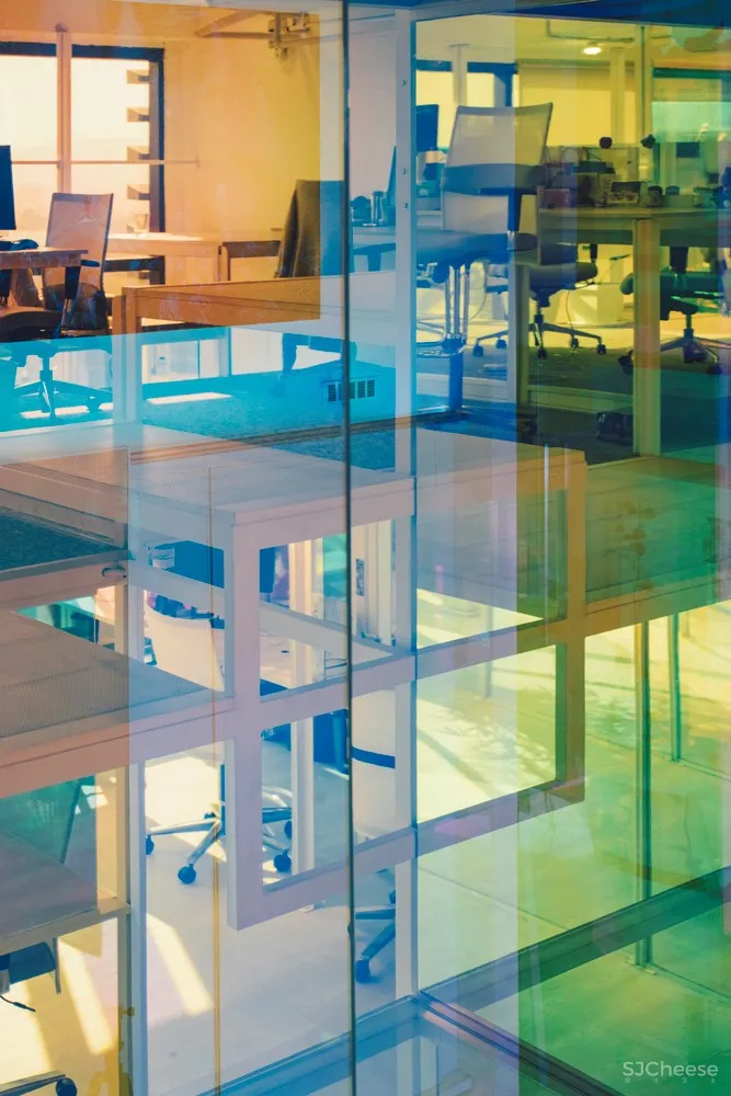 Mindvalley 总部,色彩斑斓的“光之殿”工作区 / IDEAWORKSHOP