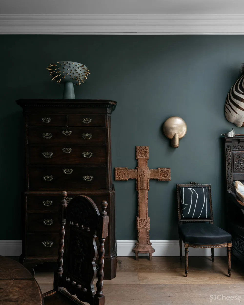 Phoebe Nicol | 精致现代风外壳下的欧洲经典