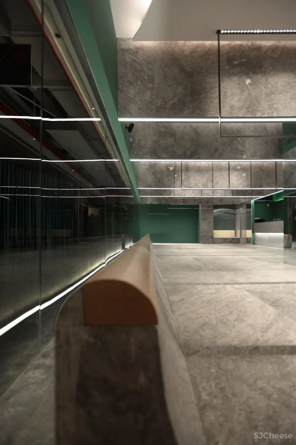 DUISS KOICR 精品服装店 素质传播