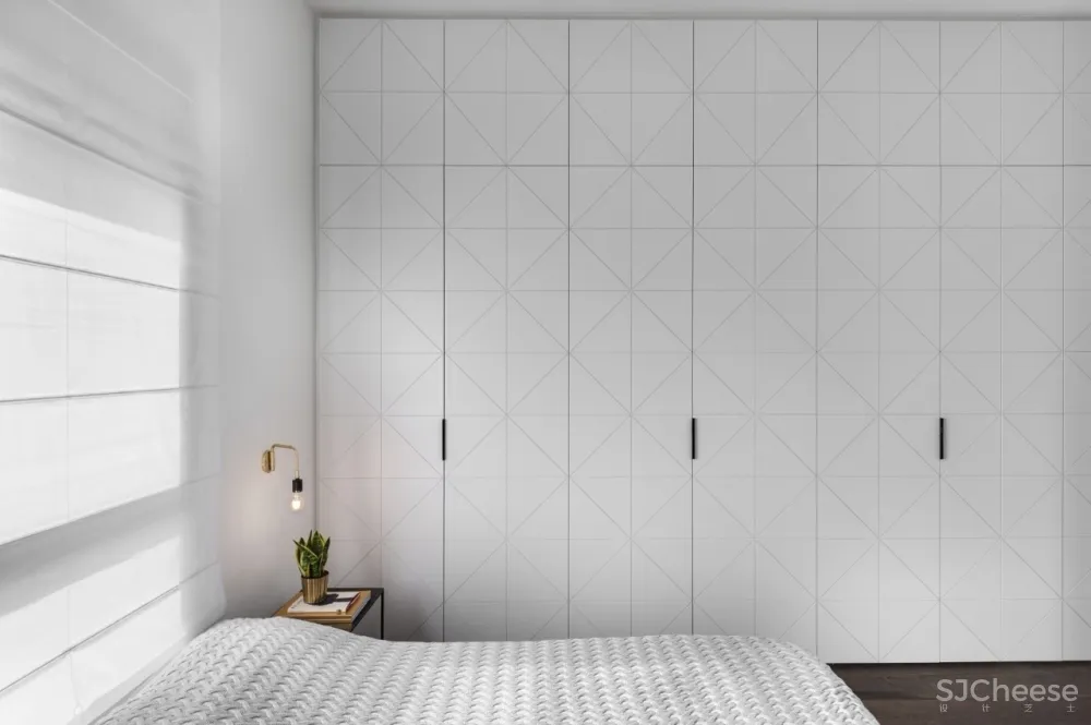 现代质感公寓丨哑光黑的背景墙太有线条感