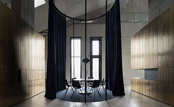 首发 | Alexander Volkov Architects:极简现代高级感莫斯科顶层办公室