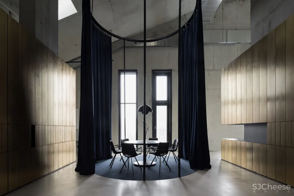 首发 | Alexander Volkov Architects:极简现代高级感莫斯科顶层办公室