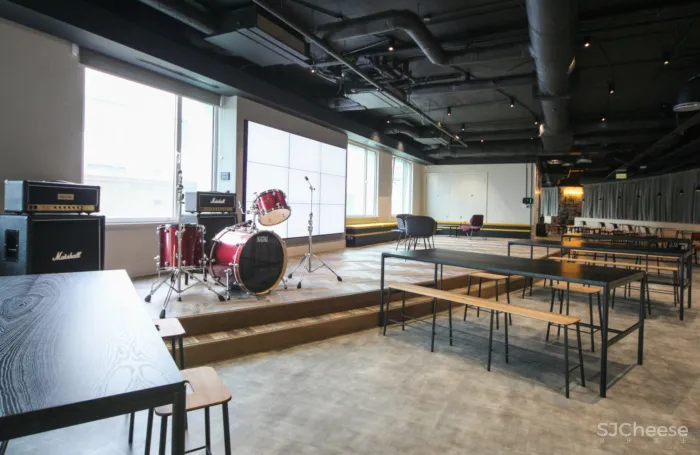 SpaceInvader | 伦敦鞋品牌Dr. Martens办公室