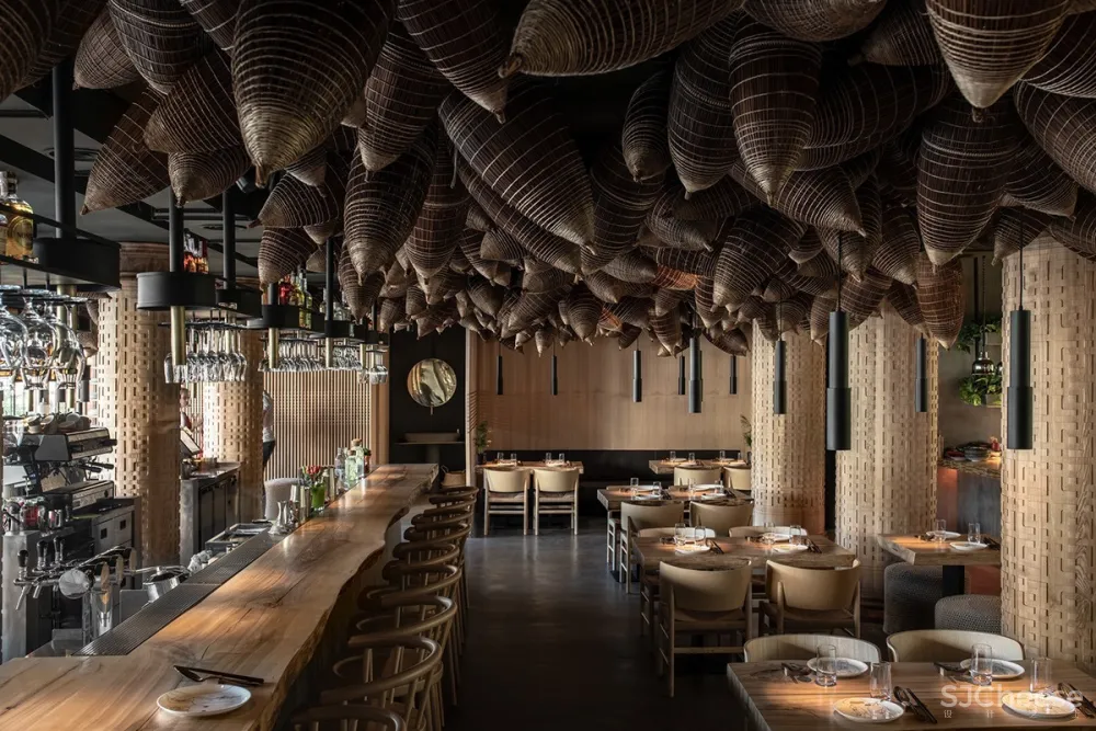 这4个主题餐厅丨天花板设计的太夸张了