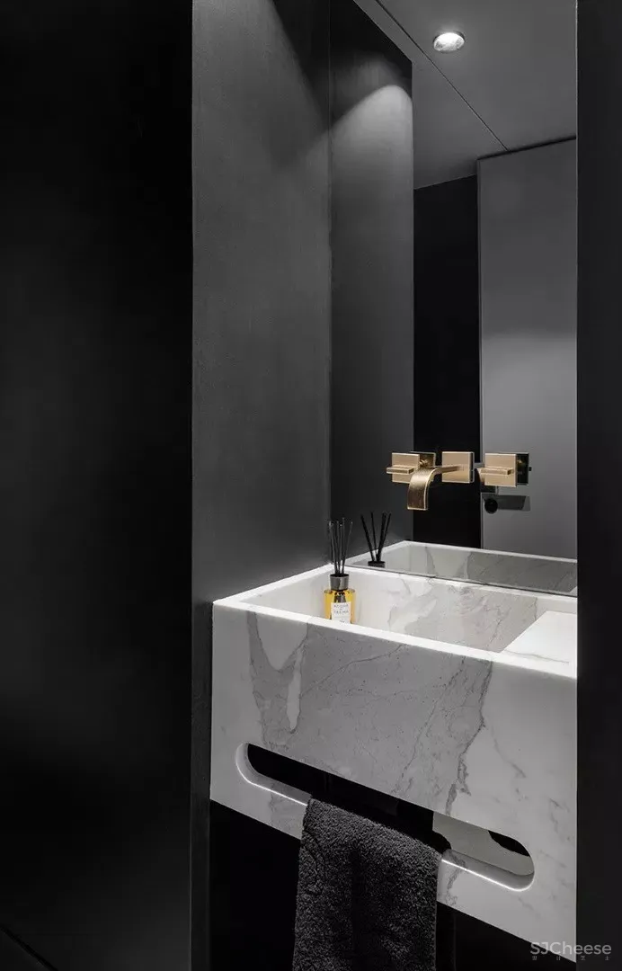 黑白灰品质感大宅 Aviram Kushmirski