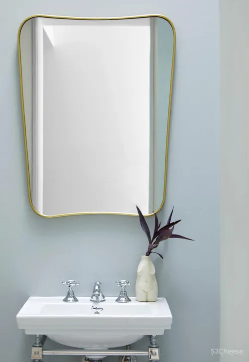 Phoebe Nicol | 精致现代风外壳下的欧洲经典