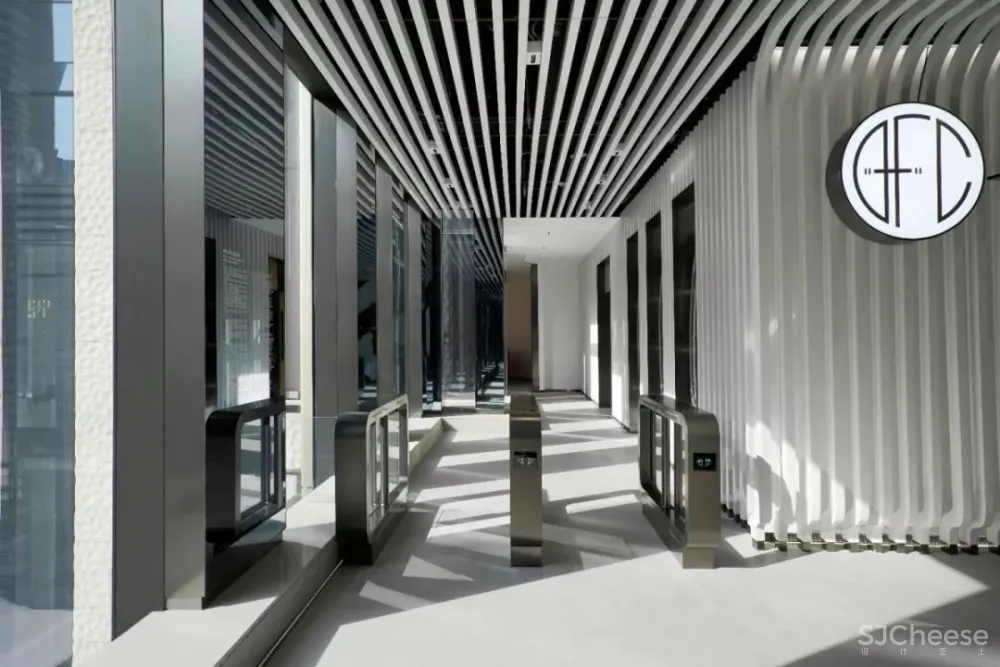 连自成年度力作!复星集团·BFC外滩金融中心空中健身会所