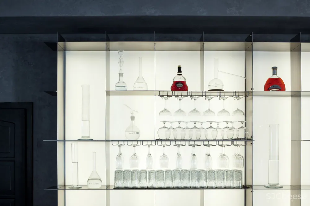 新作 | Formafatal + Machar&Teichman：布拉格 月球俱乐部