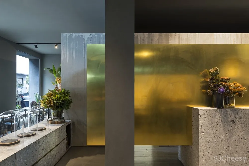 吃饭、喝酒还能听音乐,这家极简风花店难怪这么火! Storage Associati