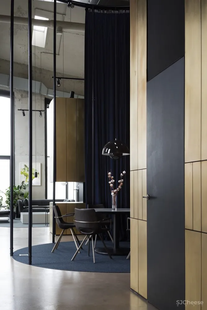 首发 | Alexander Volkov Architects:极简现代高级感莫斯科顶层办公室