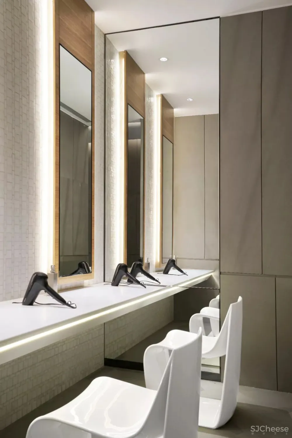 连自成年度力作!复星集团·BFC外滩金融中心空中健身会所