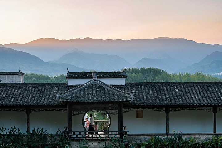 白墙青瓦、低檐粉黛的徽派设计丨又一个隐世民宿需要打卡