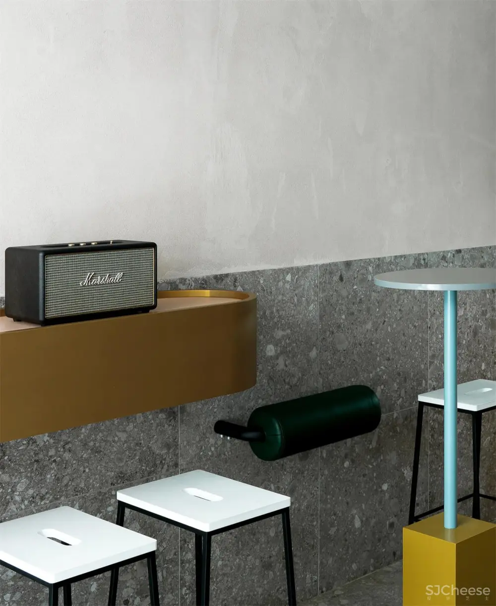 俄罗斯喀山一间58㎡极简主义咖啡馆