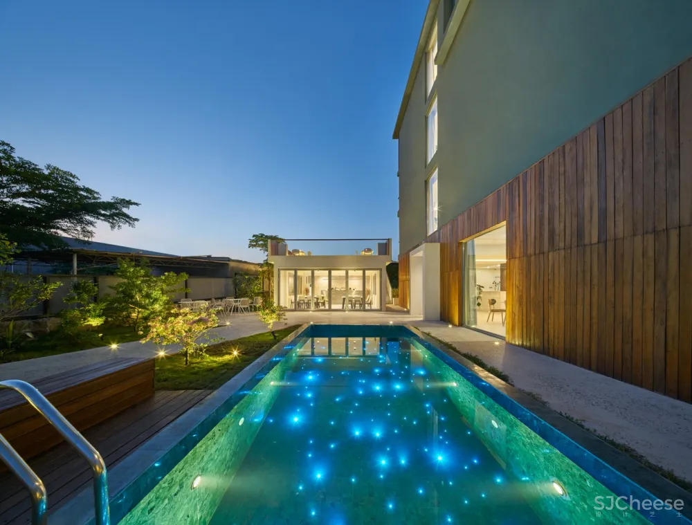 青骊拂晓酒店 / 间外建筑工作室