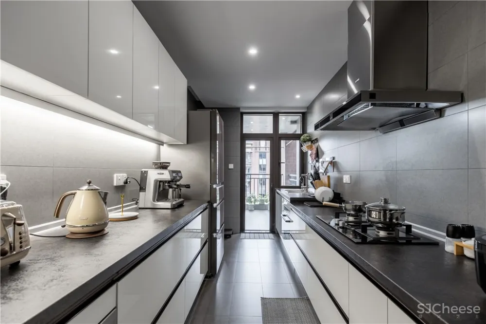 《漫画家日记》160㎡简约黑白灰 欢乐佳园装饰