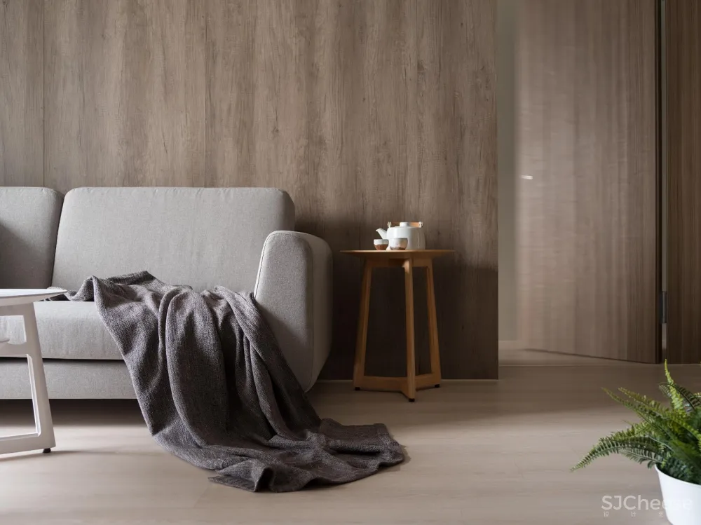 毛小孩玩耍的温馨小宅 灰色大门设计工作室