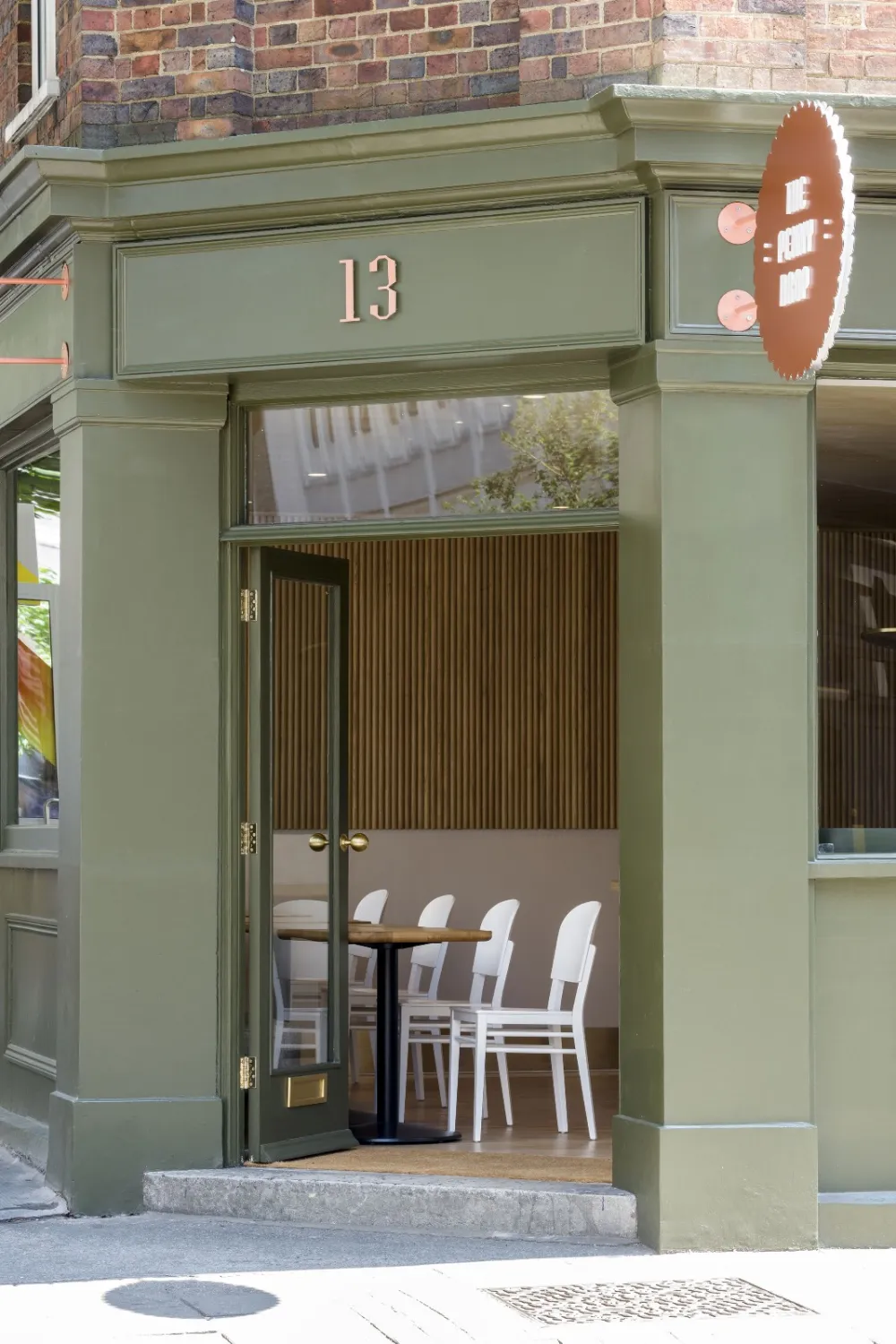 伦敦Penny Drop餐饮店 Golden