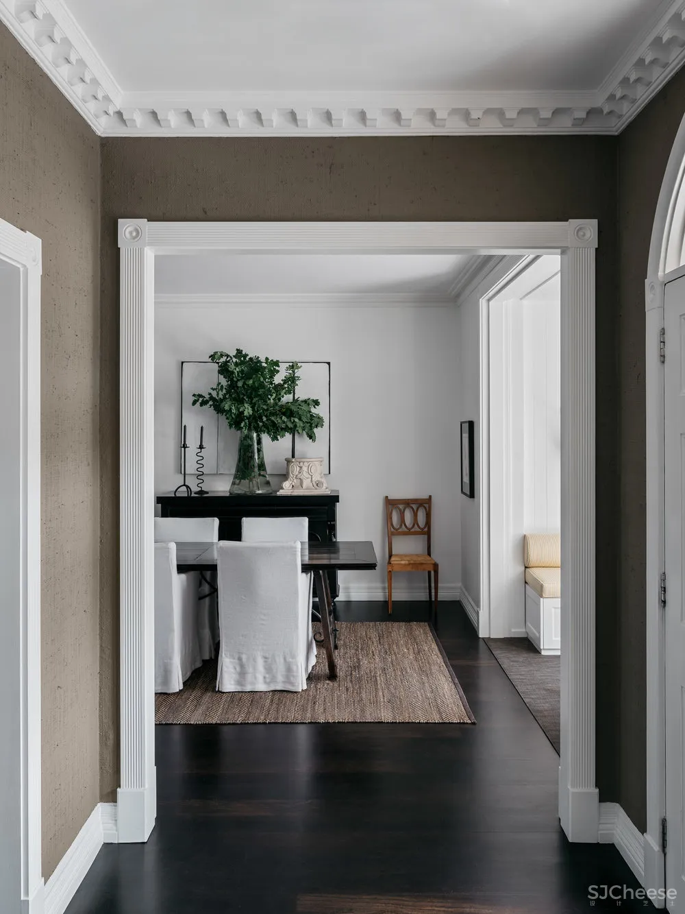 Phoebe Nicol | 精致现代风外壳下的欧洲经典