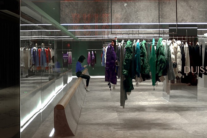 DUISS KOICR 精品服装店 素质传播