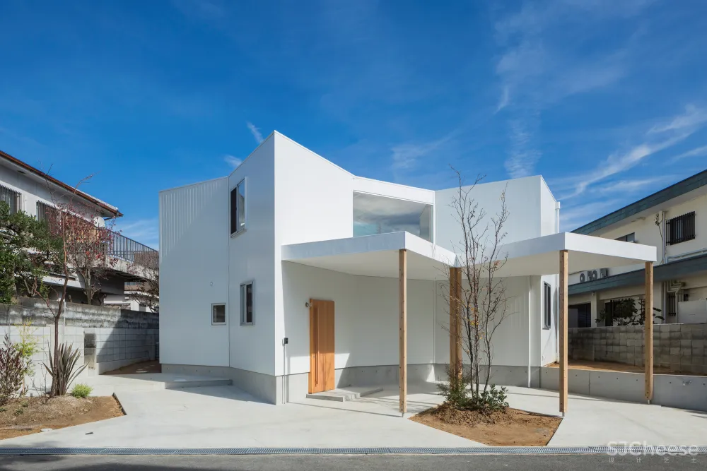 House in Hokusetsu by Tato Architects