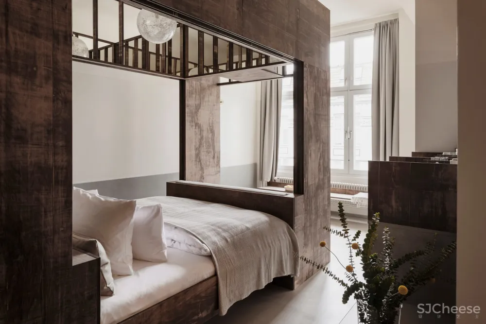 历史元素与未来功能之间创造视觉张力,柏林酒店改造 Jonathan Tuckey Design