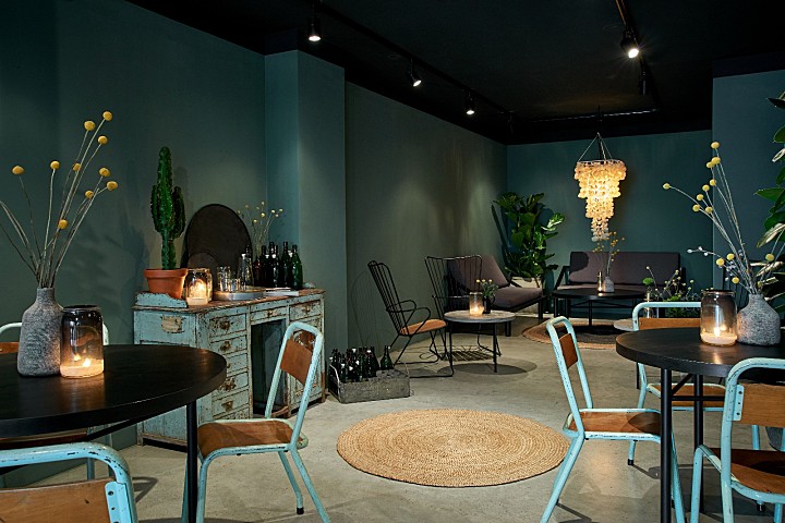 德国旧玩具店内的Wiggerl Siebzehn咖啡 小吃店 Felix Pöttinger