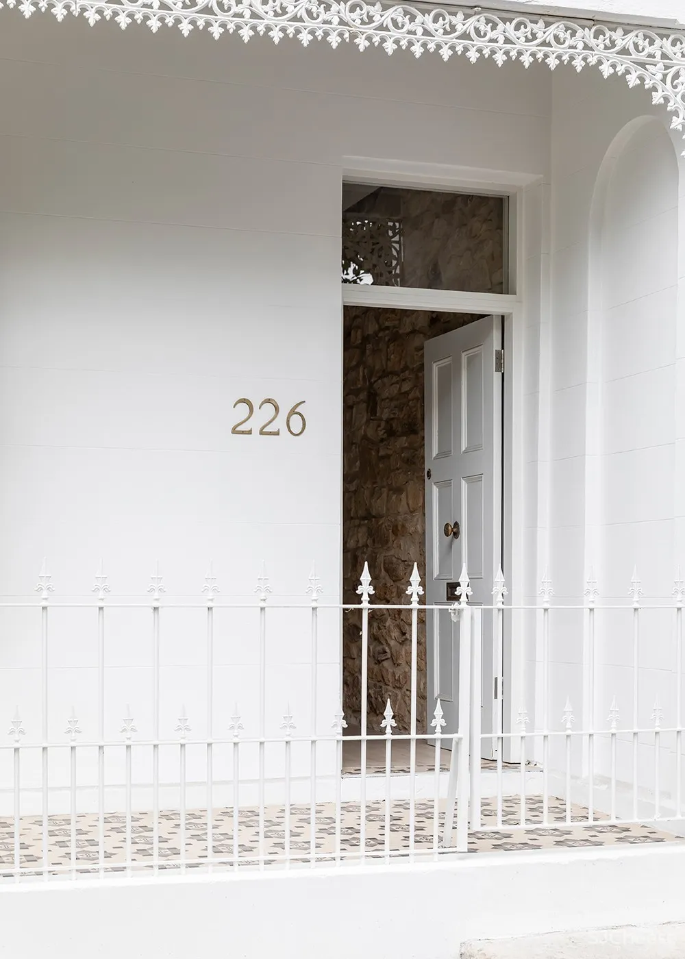 老房改造,留一面石头墙丨让家里更美