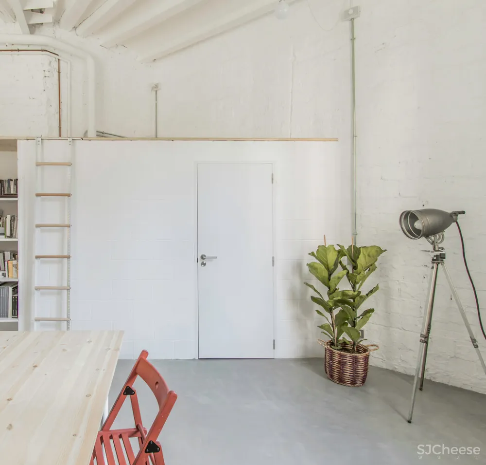 西班牙一间90平米纯白单层房屋改造