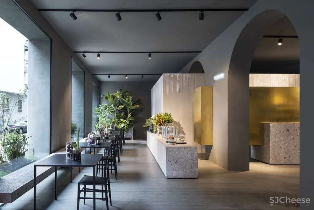 吃饭、喝酒还能听音乐,这家极简风花店难怪这么火! Storage Associati