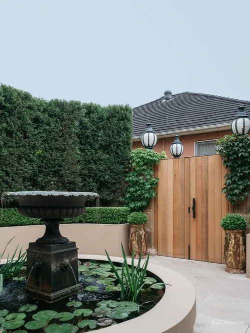 Phoebe Nicol | 精致现代风外壳下的欧洲经典