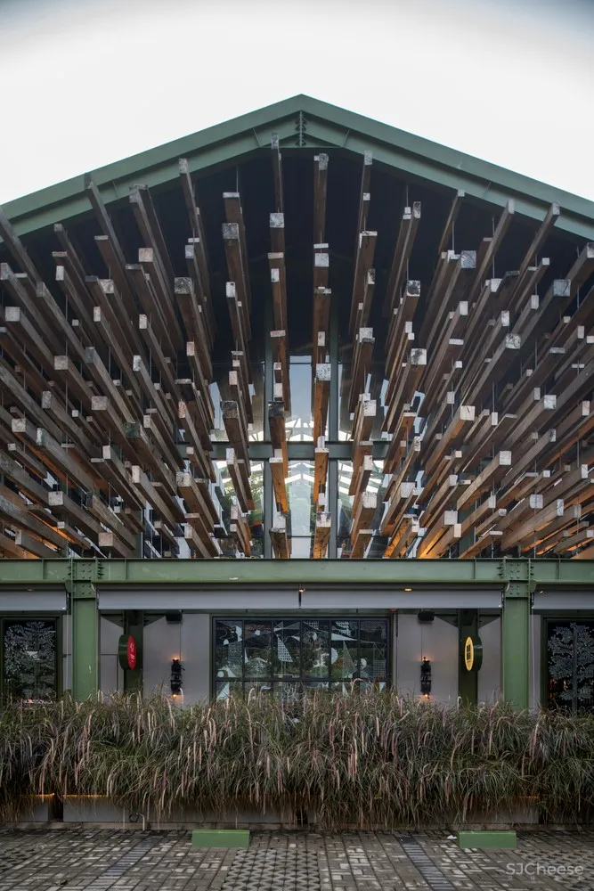 Kayu Kayu 餐厅,为木匠设计的木质食堂 / W Office