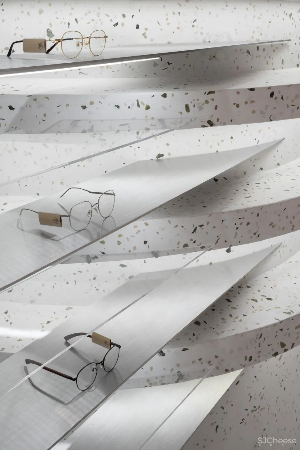 新作 | 仅 40m² 的先锋艺术商店,设计竟这么酷