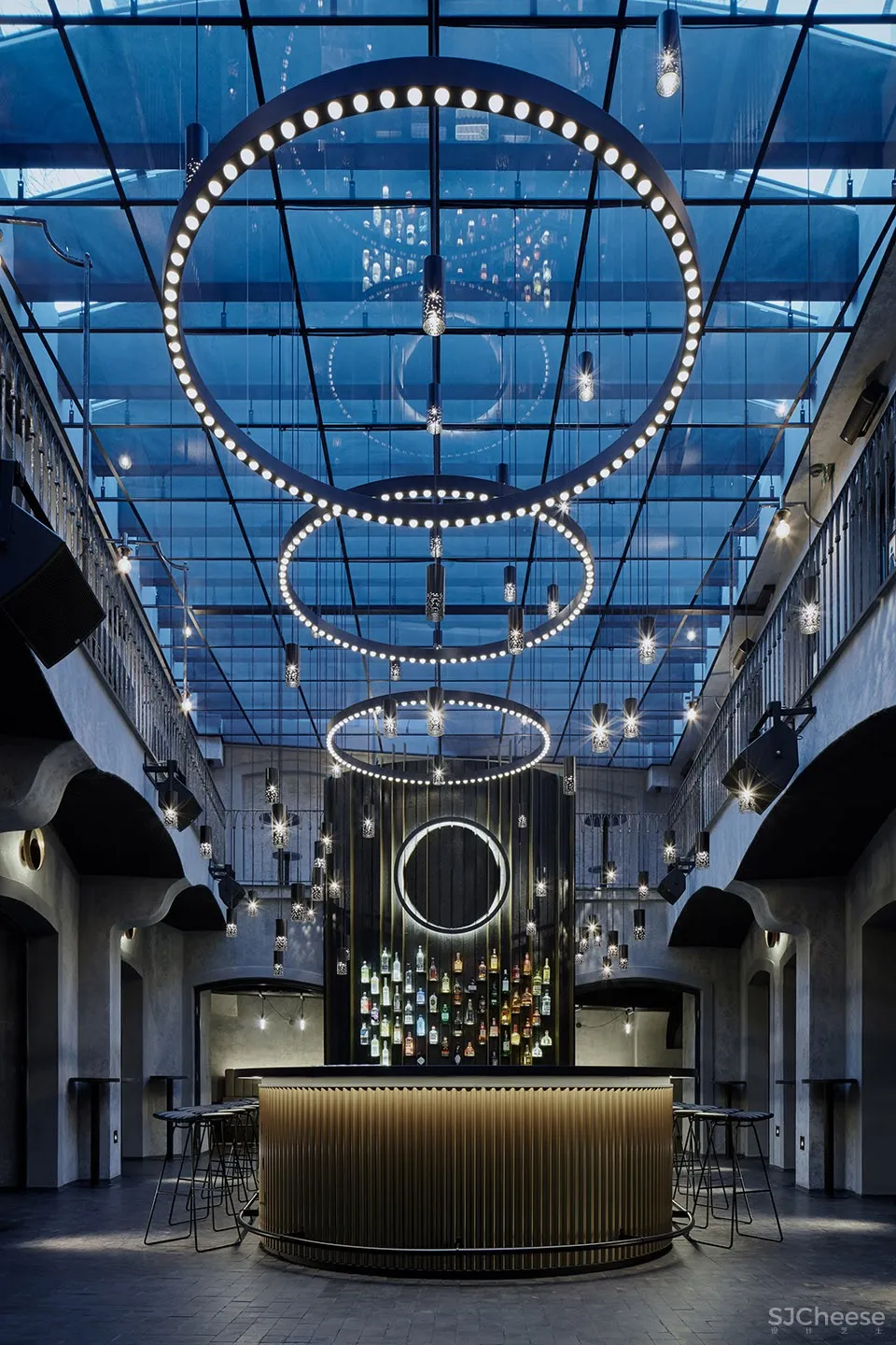 捷克布拉格一家神秘的Moon俱乐部