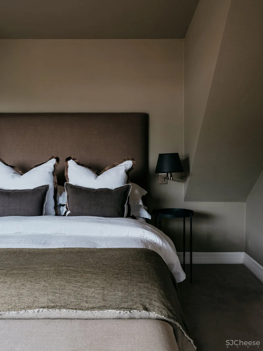 Phoebe Nicol | 精致现代风外壳下的欧洲经典